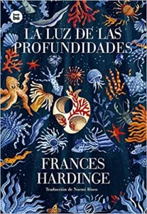 «La luz de las profundidades» de Frances Hardinge