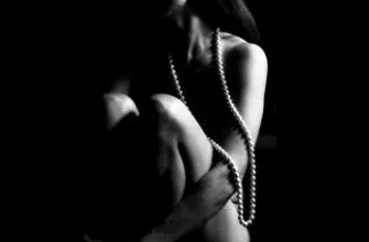 «Trio de Lesbianas – Madura Experimentando con chicas jóvenes» de Miriam MaduraLess